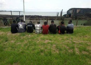 Navy Intercepts Vessel With Stolen Oil, Arrests Eight In Akwa Ibom
