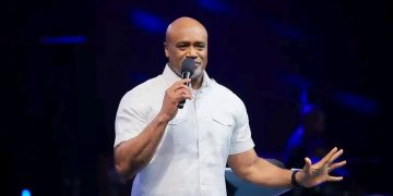 Paul Adefarasin Pulled a Weapon, Is this a Pastor or a gangster in robes?
